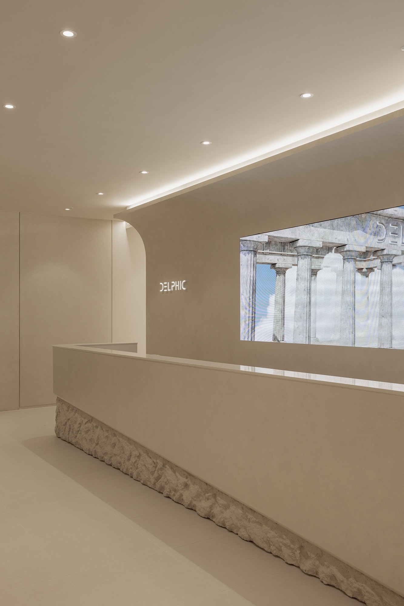 A certified specialist performing a treatment at Delphic Clinic, Gangnam, Seoul