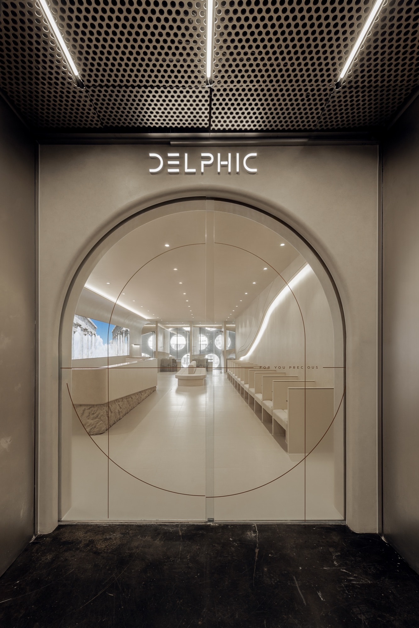 Treatment room interior at Delphic Clinic, a lifting-focused aesthetic clinic in Gangnam, Seoul